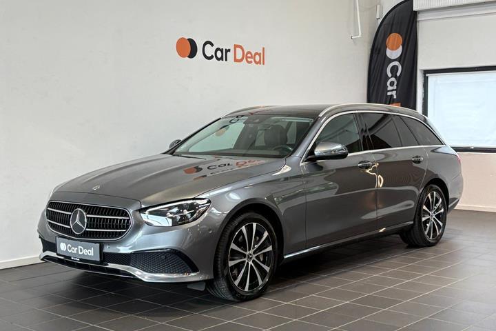 Kobber Mercedes E300 de fra 2022 set udefra