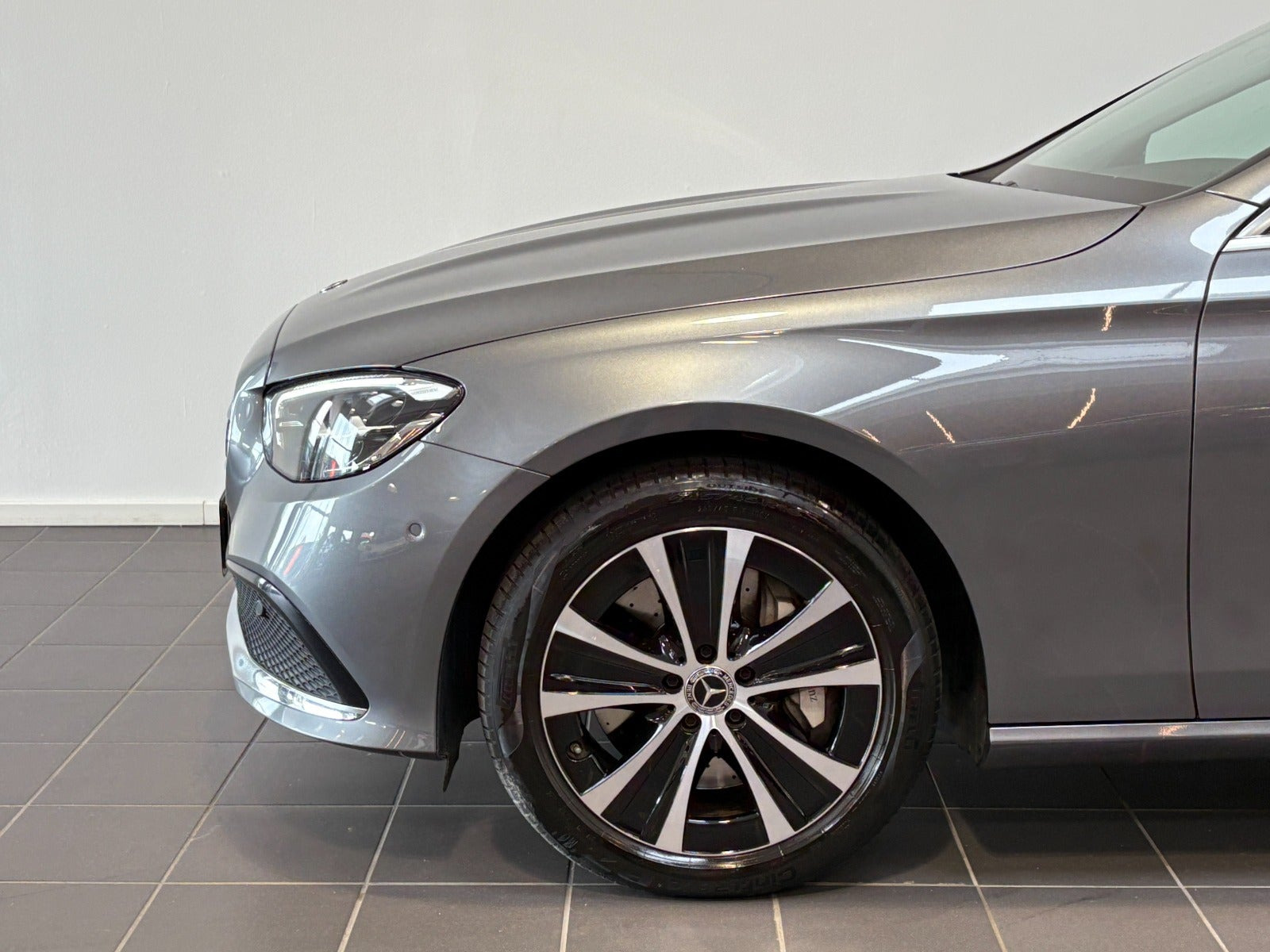 Kobber Mercedes E300 de fra 2022