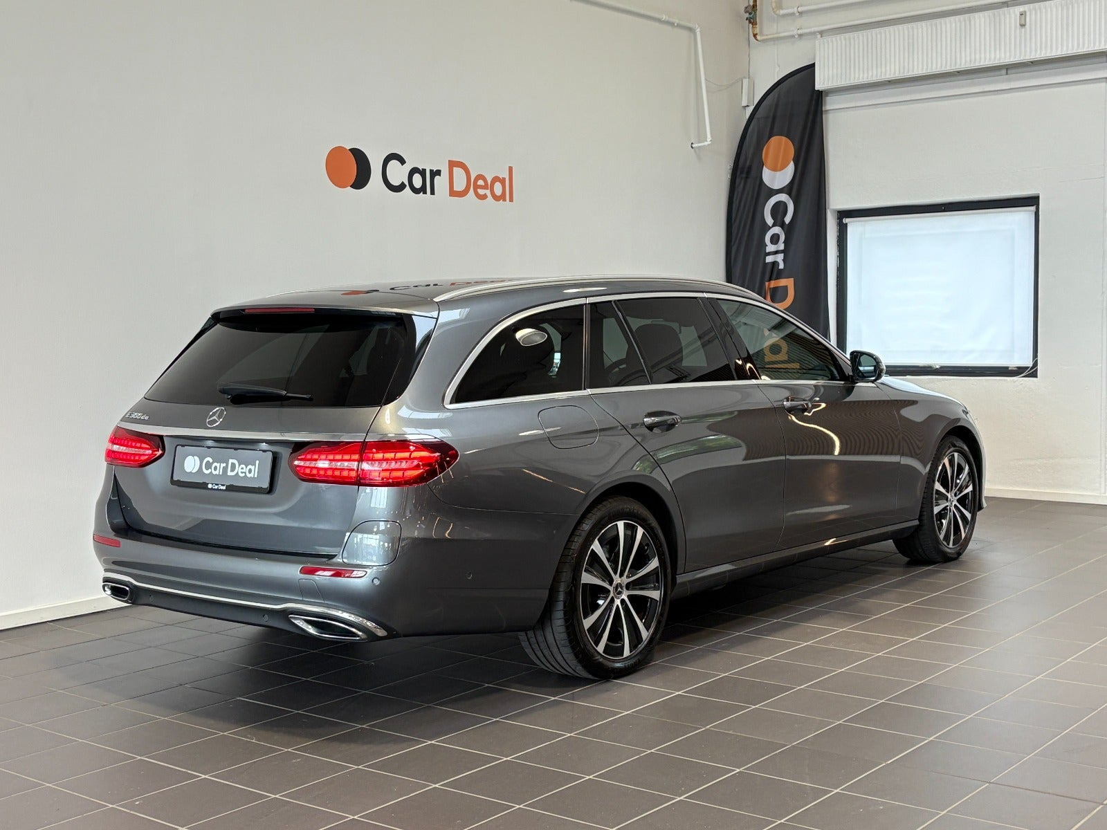 Kobber Mercedes E300 de fra 2022