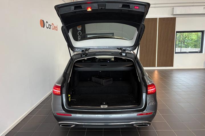 Kobber Mercedes E300 de fra 2022