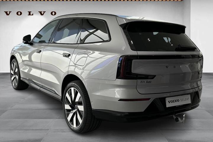 Sølv Volvo EX90 fra 2025