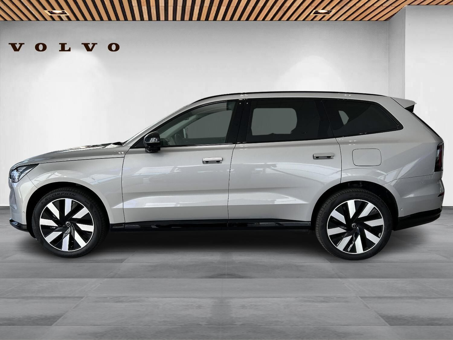 Sølv Volvo EX90 fra 2025