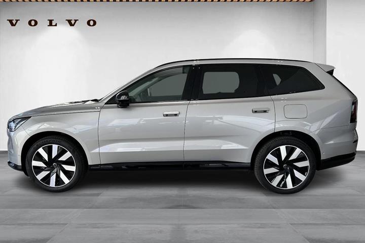 Sølv Volvo EX90 fra 2025
