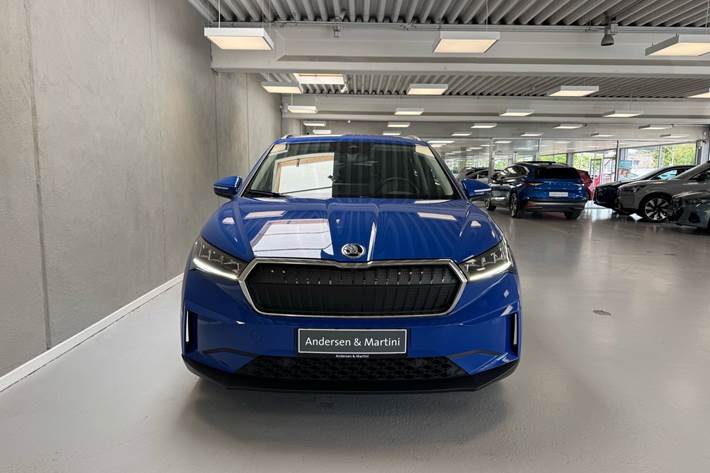 Blå Skoda Enyaq fra 2021