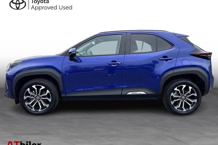 Blå Toyota Yaris Cross fra 2025