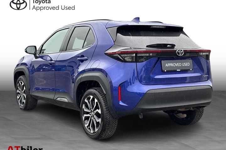 Blå Toyota Yaris Cross fra 2025