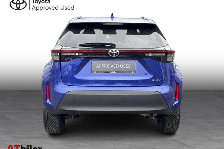 Blå Toyota Yaris Cross fra 2025