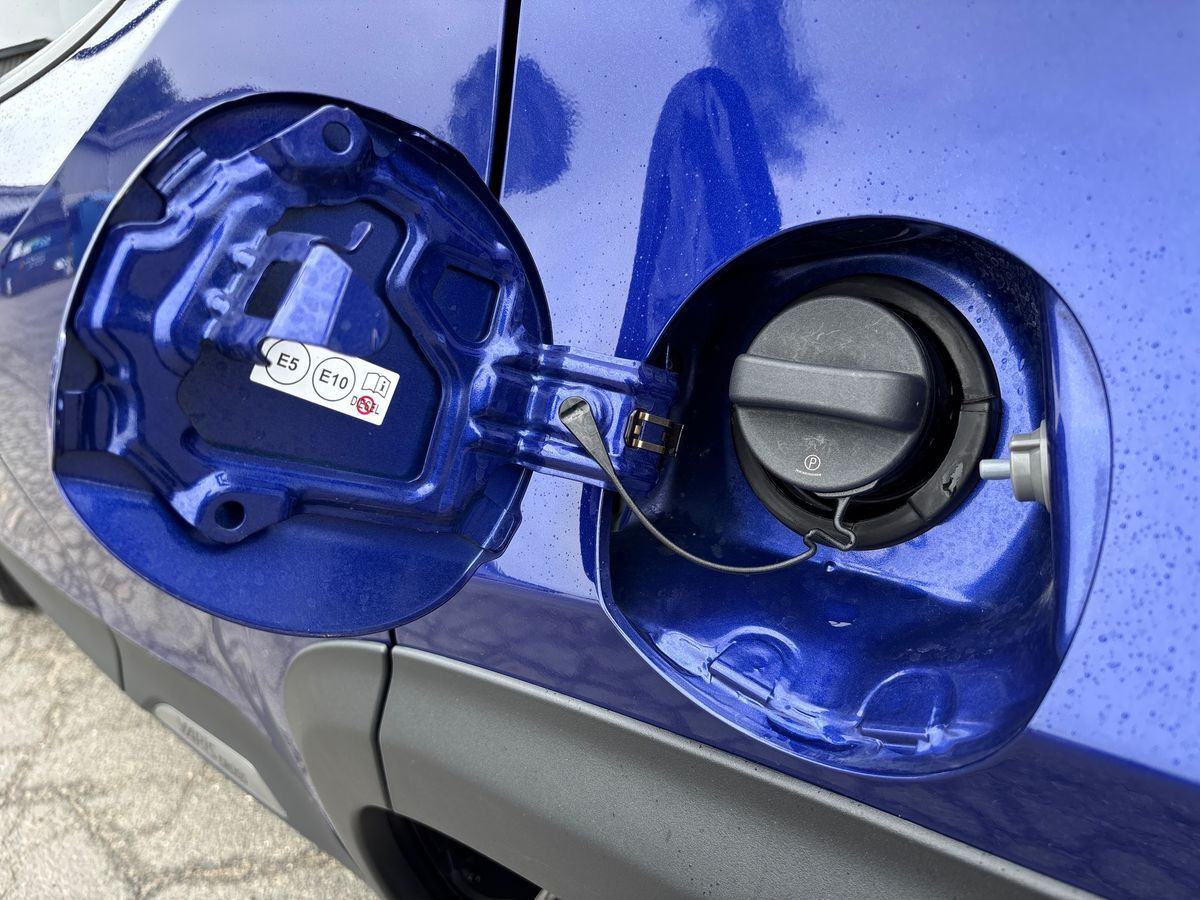 Blå Toyota Yaris Cross fra 2025