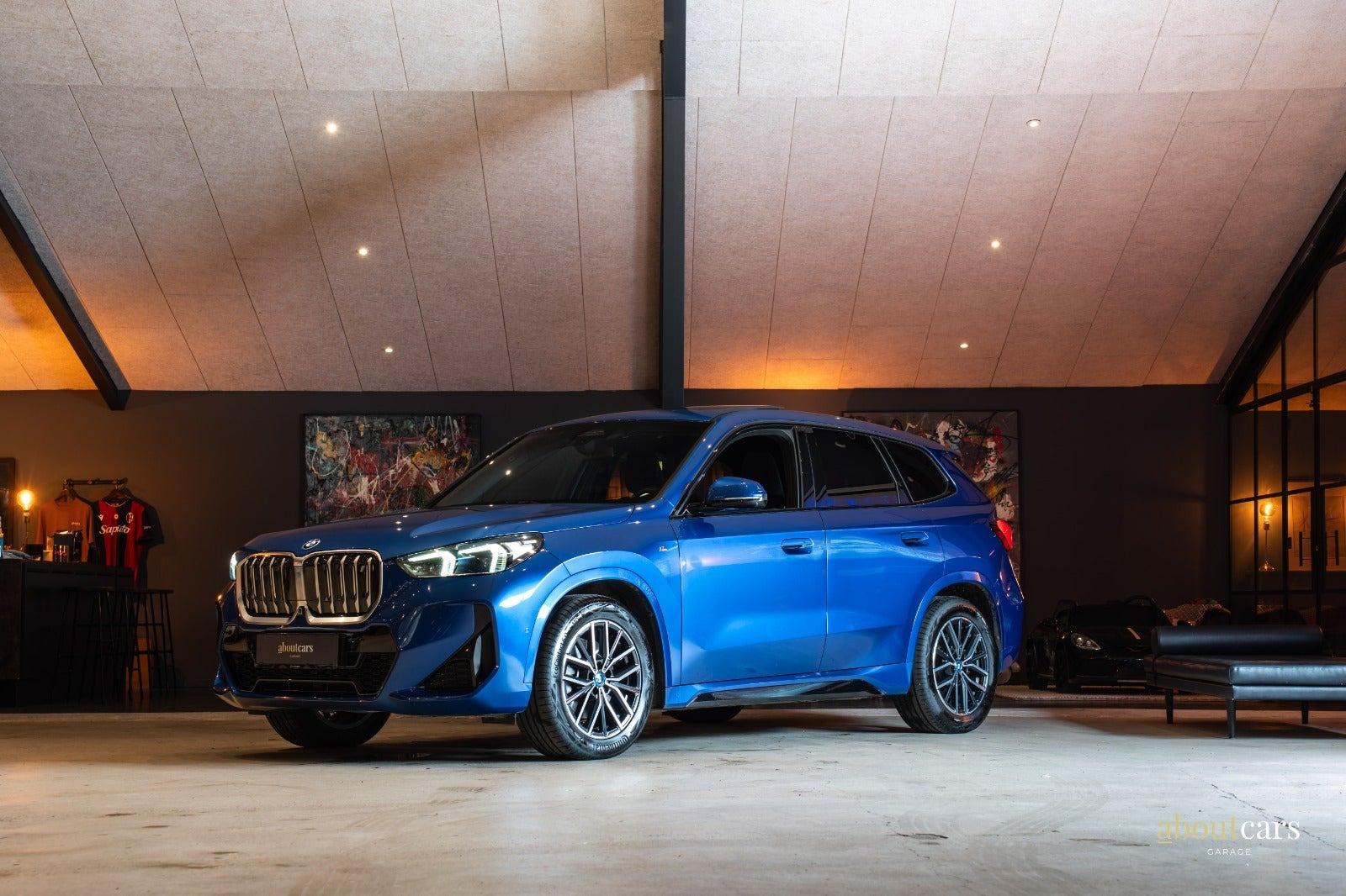 Blå BMW iX1 fra 2023