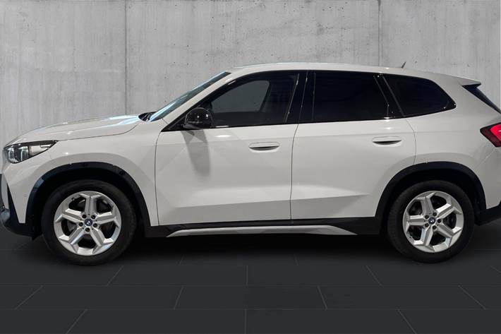 Hvid BMW iX1 fra 2024