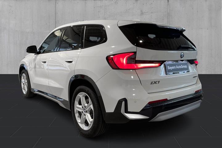 Hvid BMW iX1 fra 2024