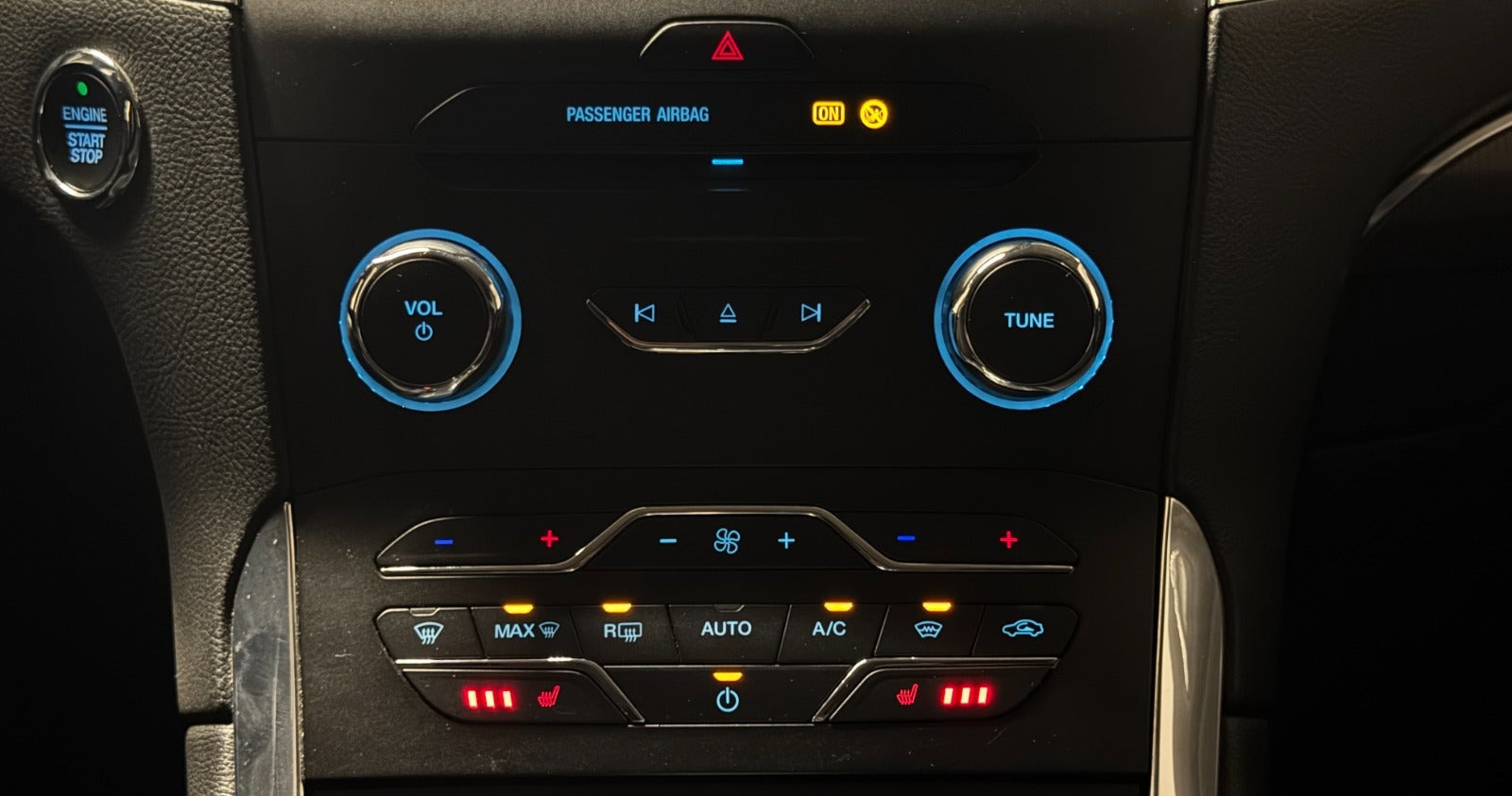 Grå Ford S-MAX fra 2019