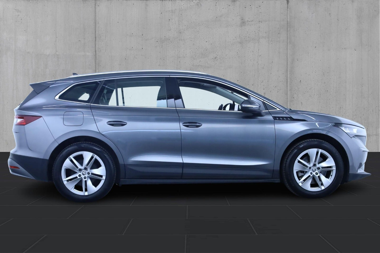 Grå Skoda Enyaq fra 2024