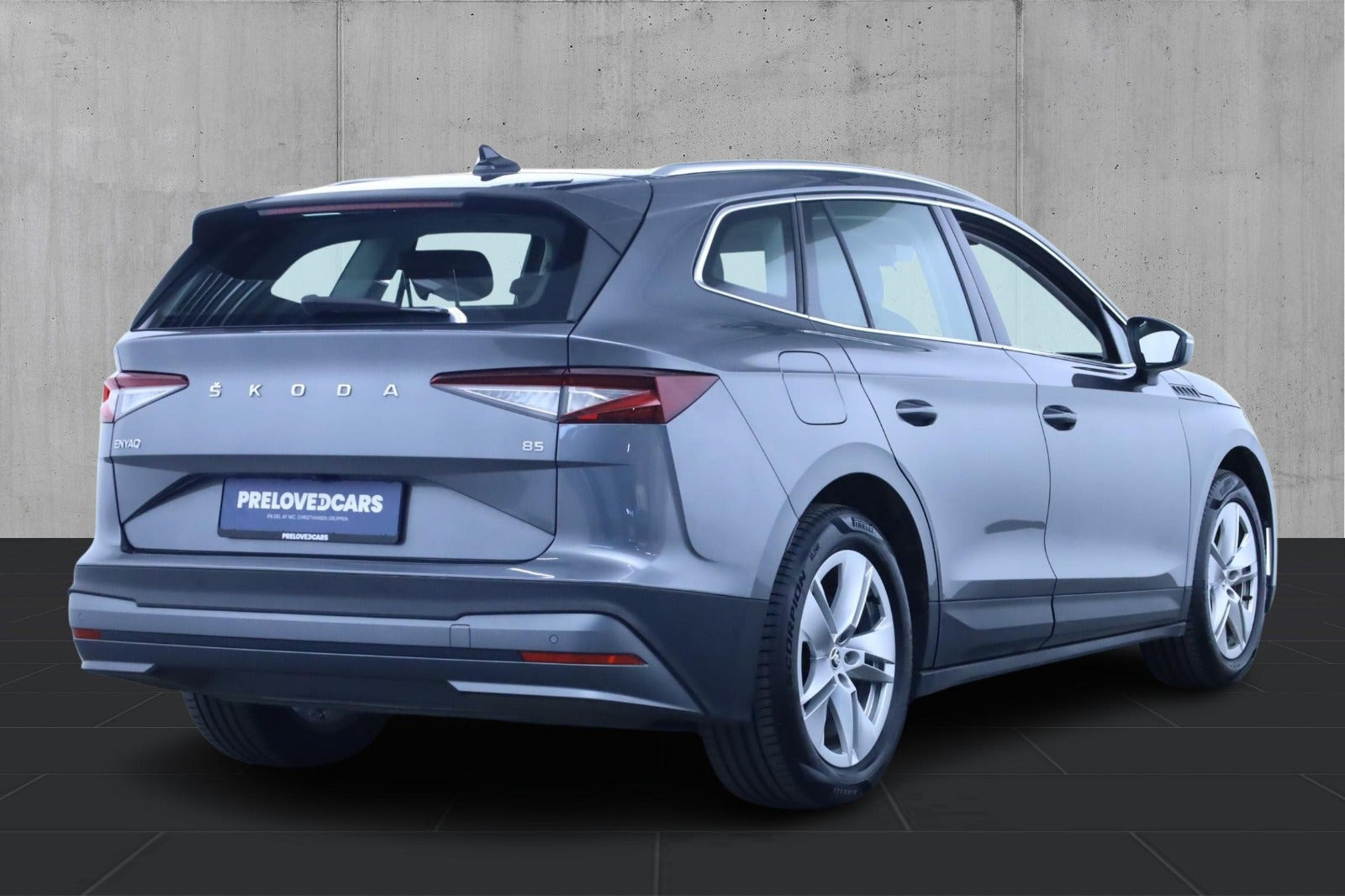 Grå Skoda Enyaq fra 2024