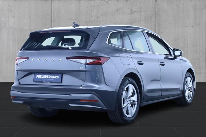 Grå Skoda Enyaq fra 2024