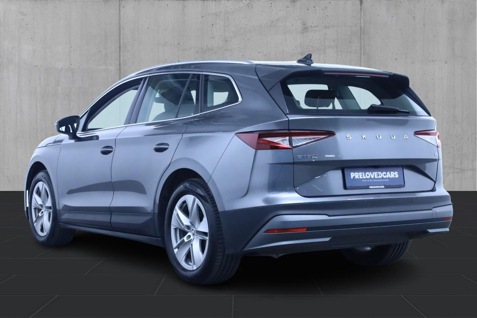 Grå Skoda Enyaq fra 2024