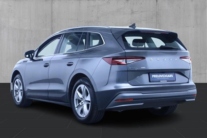 Grå Skoda Enyaq fra 2024