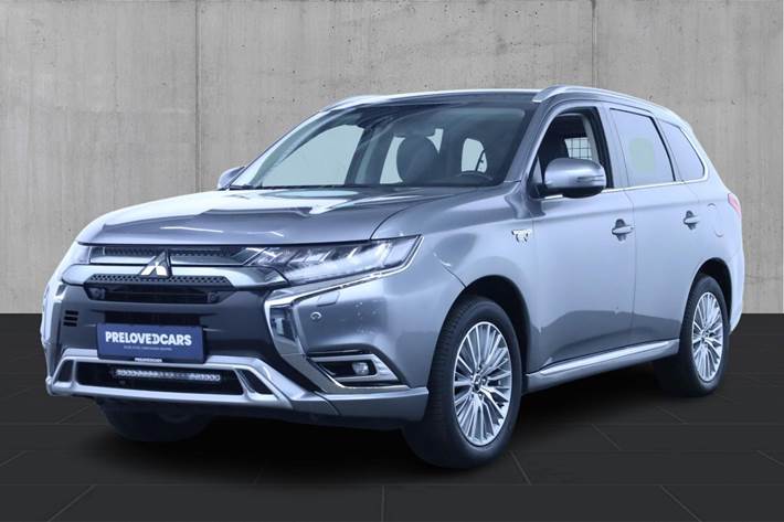 Grå Mitsubishi Outlander fra 2020