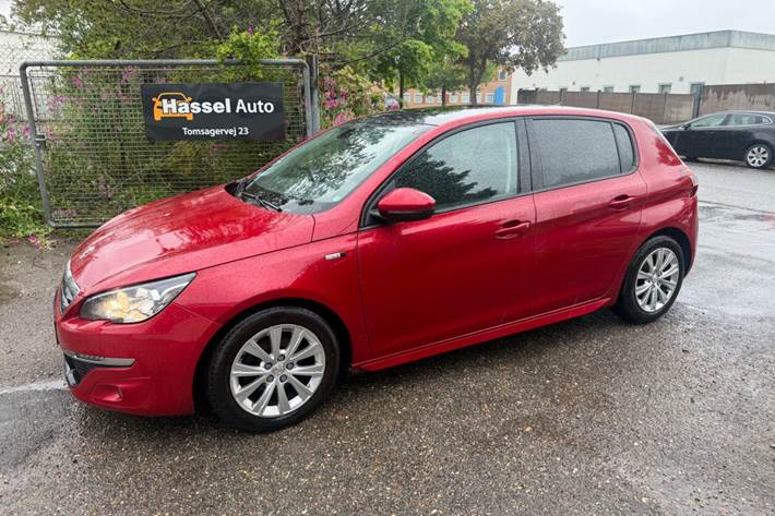 Grøn Peugeot 308 fra 2017