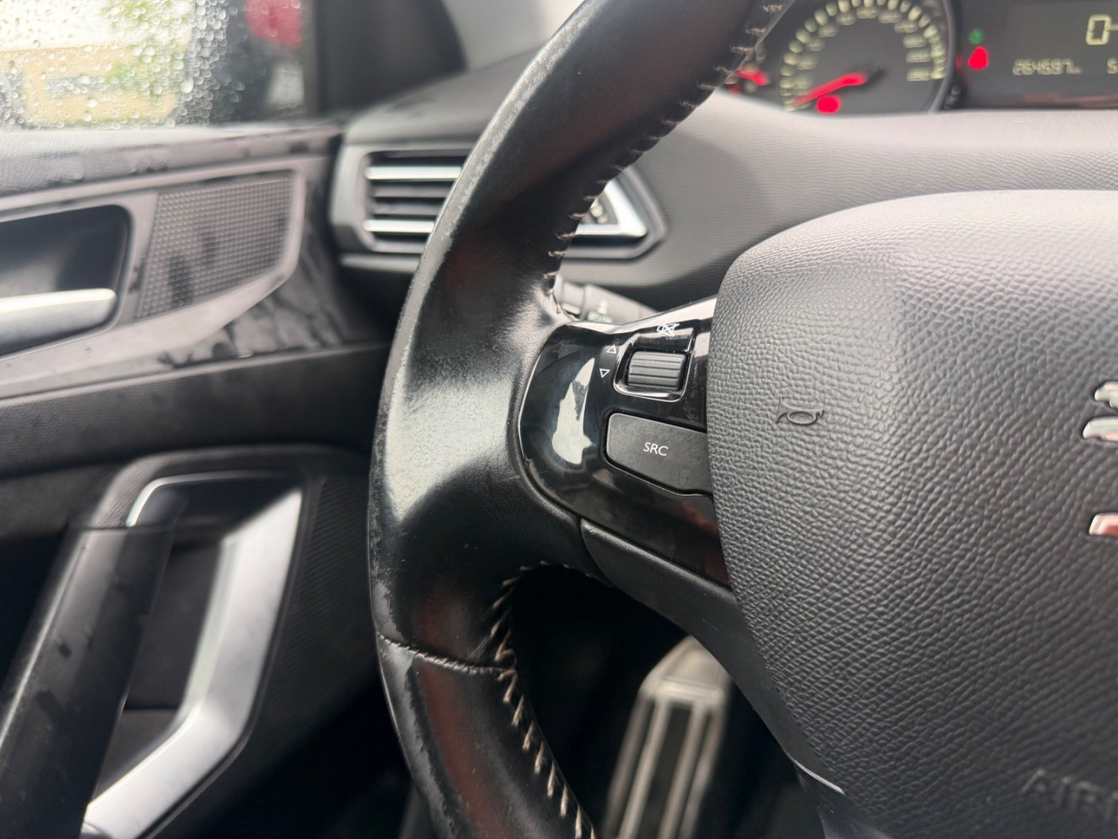 Grøn Peugeot 308 fra 2017