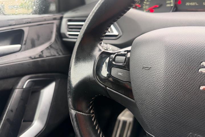 Grøn Peugeot 308 fra 2017