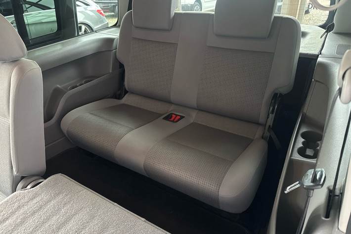 Grå VW Caddy Maxi fra 2010