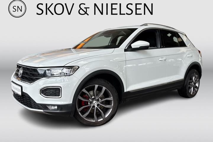 Hvid VW T-Roc fra 2018 set udefra