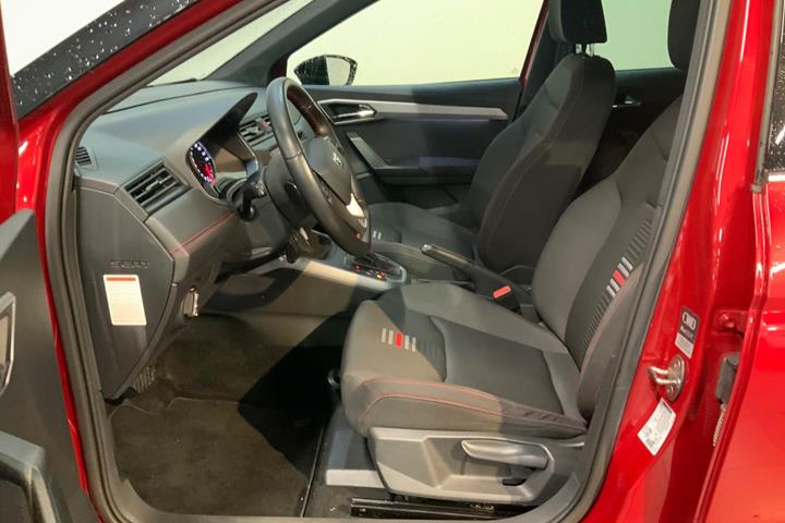 Rød Seat Arona fra 2019