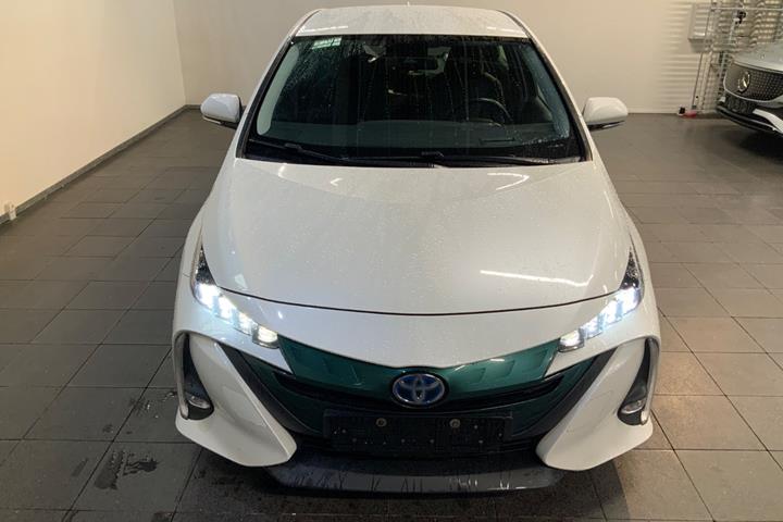 Hvid Toyota Prius fra 2018