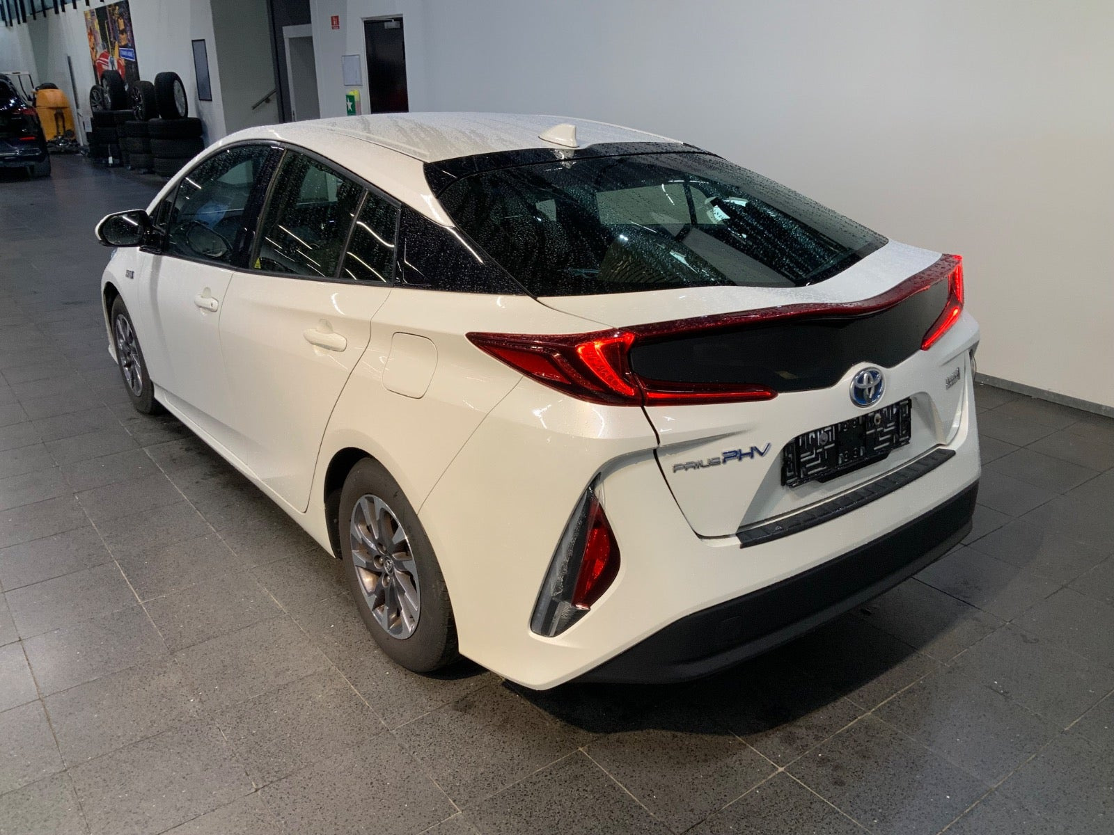 Hvid Toyota Prius fra 2018