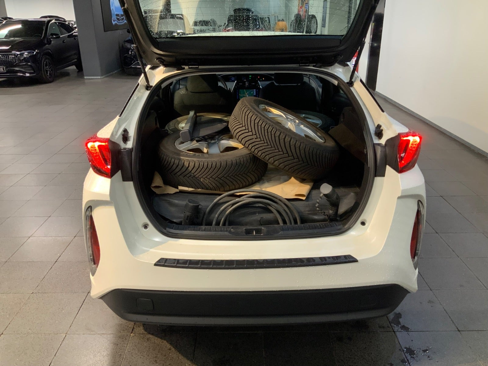 Hvid Toyota Prius fra 2018