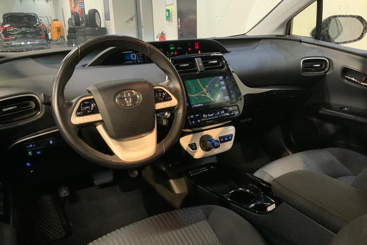 Hvid Toyota Prius fra 2018