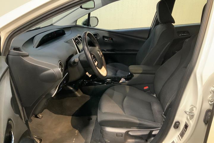Hvid Toyota Prius fra 2018