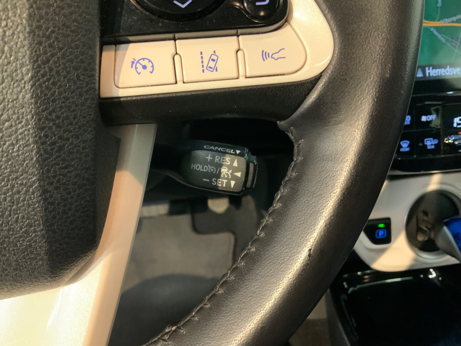 Hvid Toyota Prius fra 2018