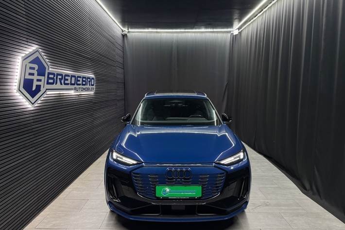 Blå Audi Q6 e-tron fra 2024