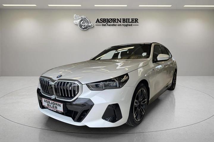 Hvid BMW i5 fra 2025 set udefra
