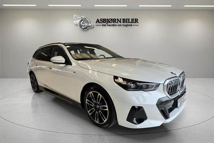 Hvid BMW i5 fra 2025
