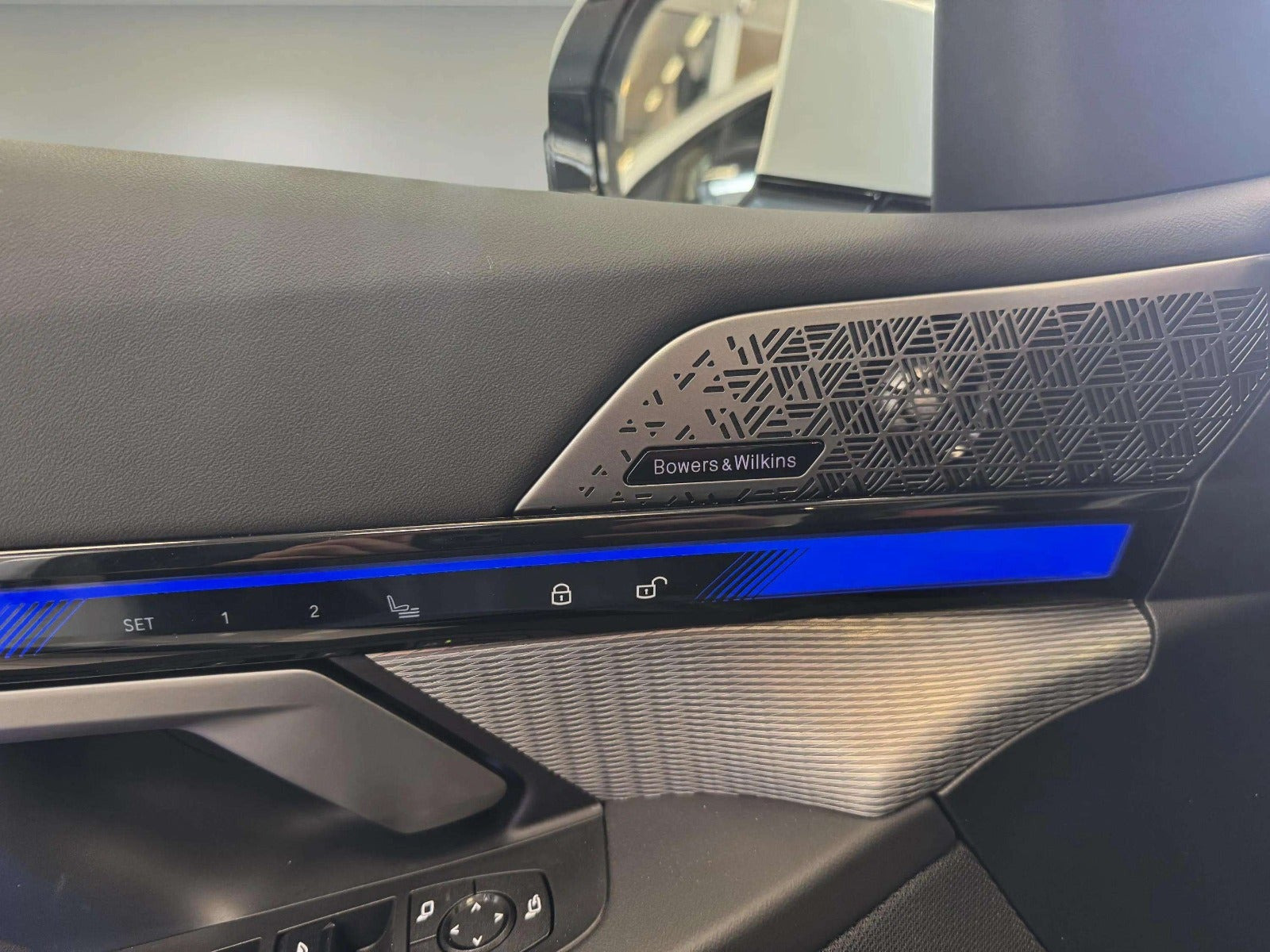 Hvid BMW i5 fra 2025