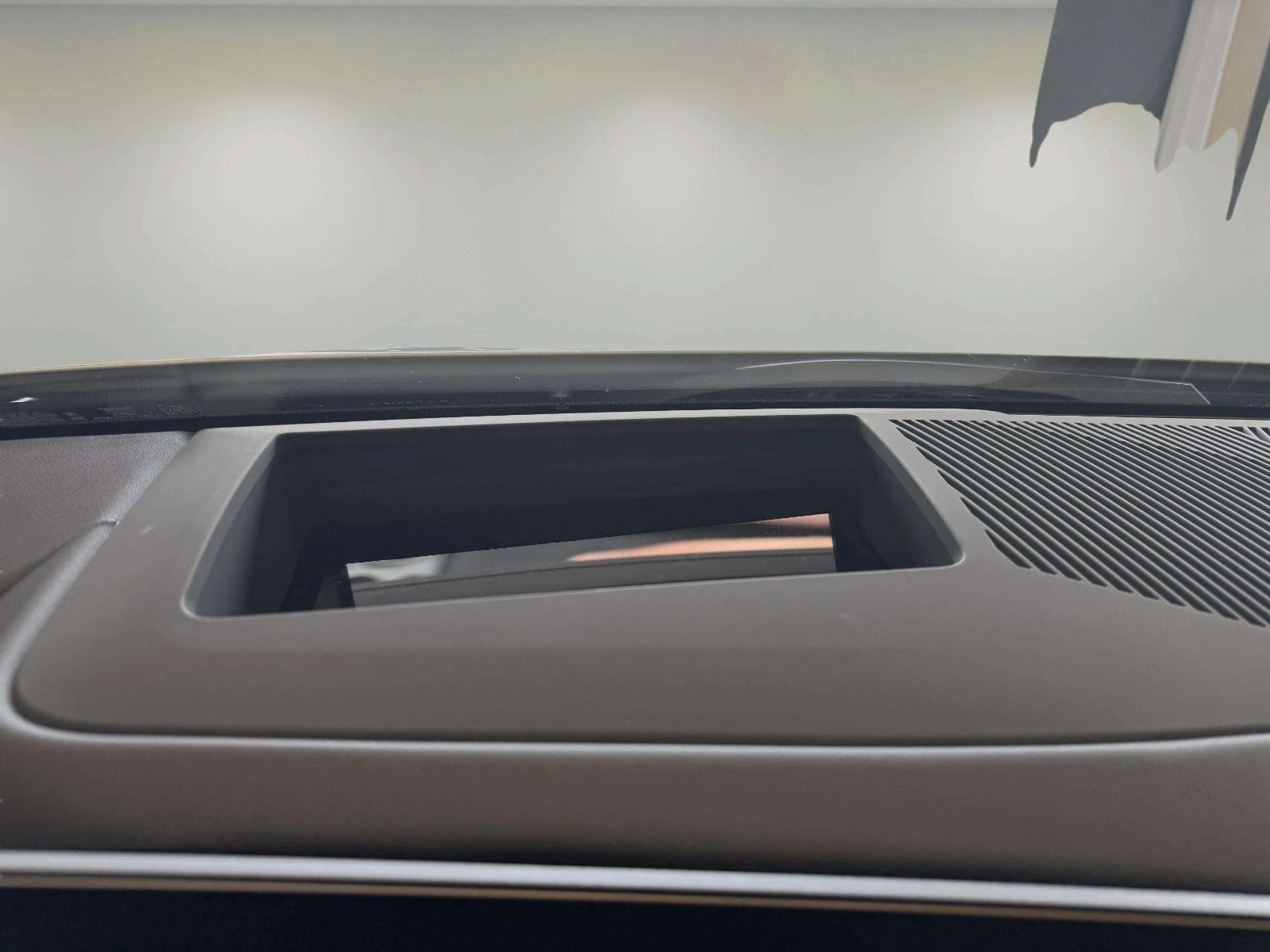 Hvid BMW i5 fra 2025