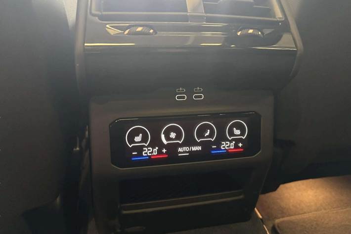 Hvid BMW i5 fra 2025
