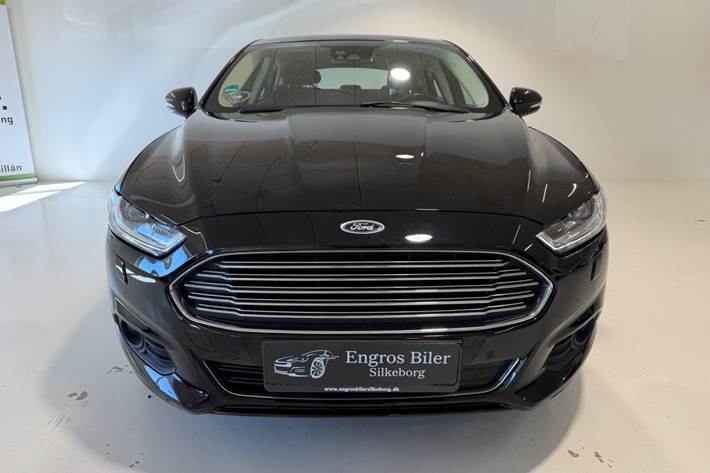 Sort Ford Mondeo fra 2018