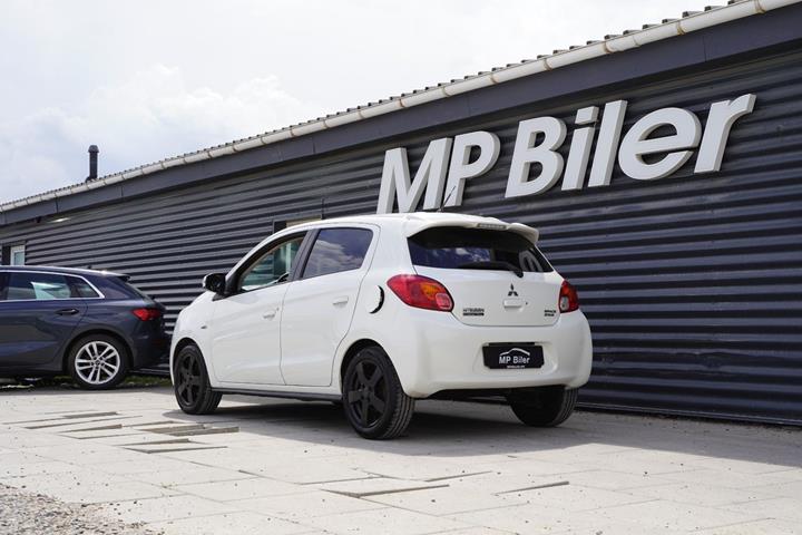 Hvid Mitsubishi Space Star fra 2015