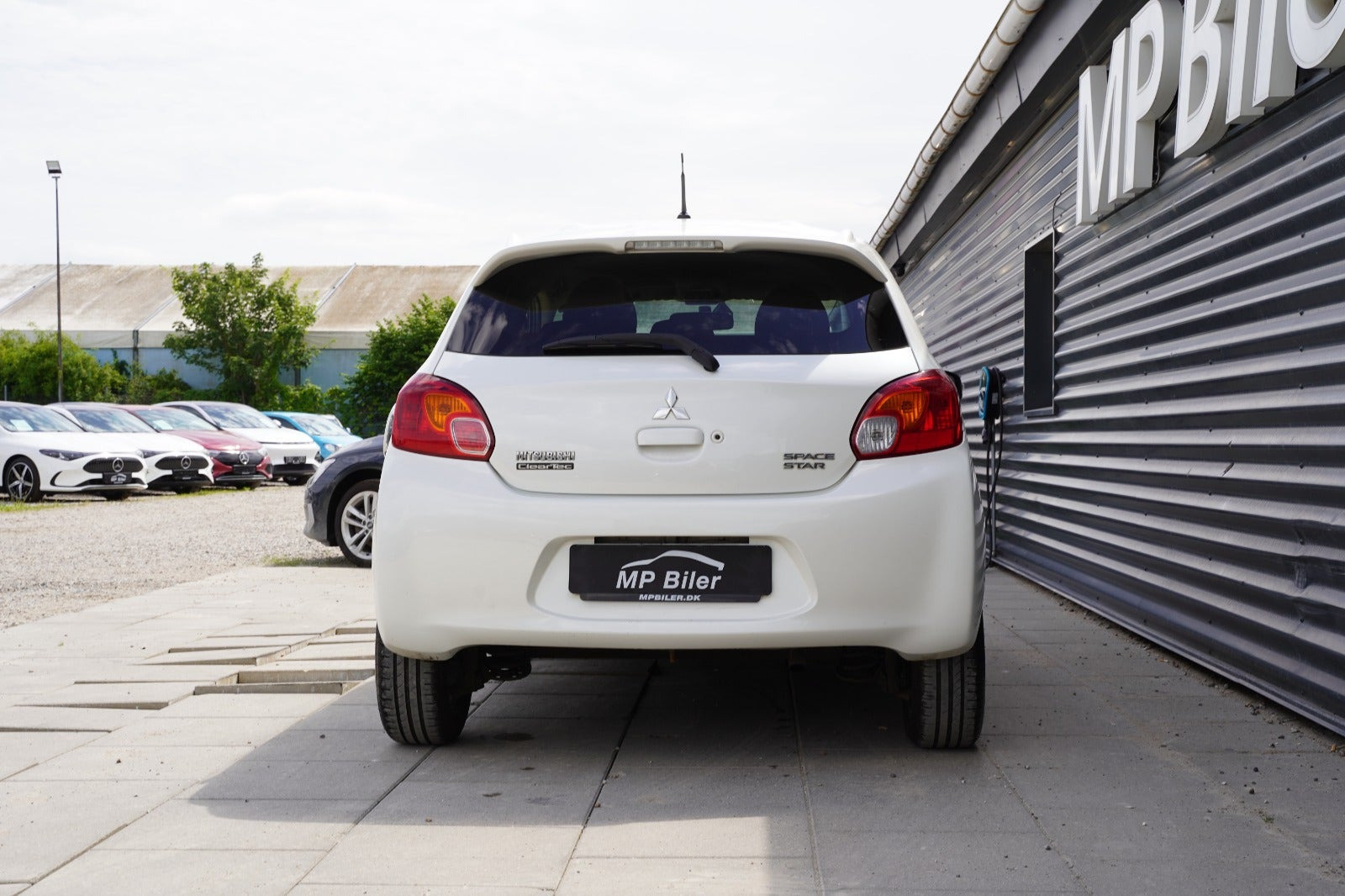 Hvid Mitsubishi Space Star fra 2015