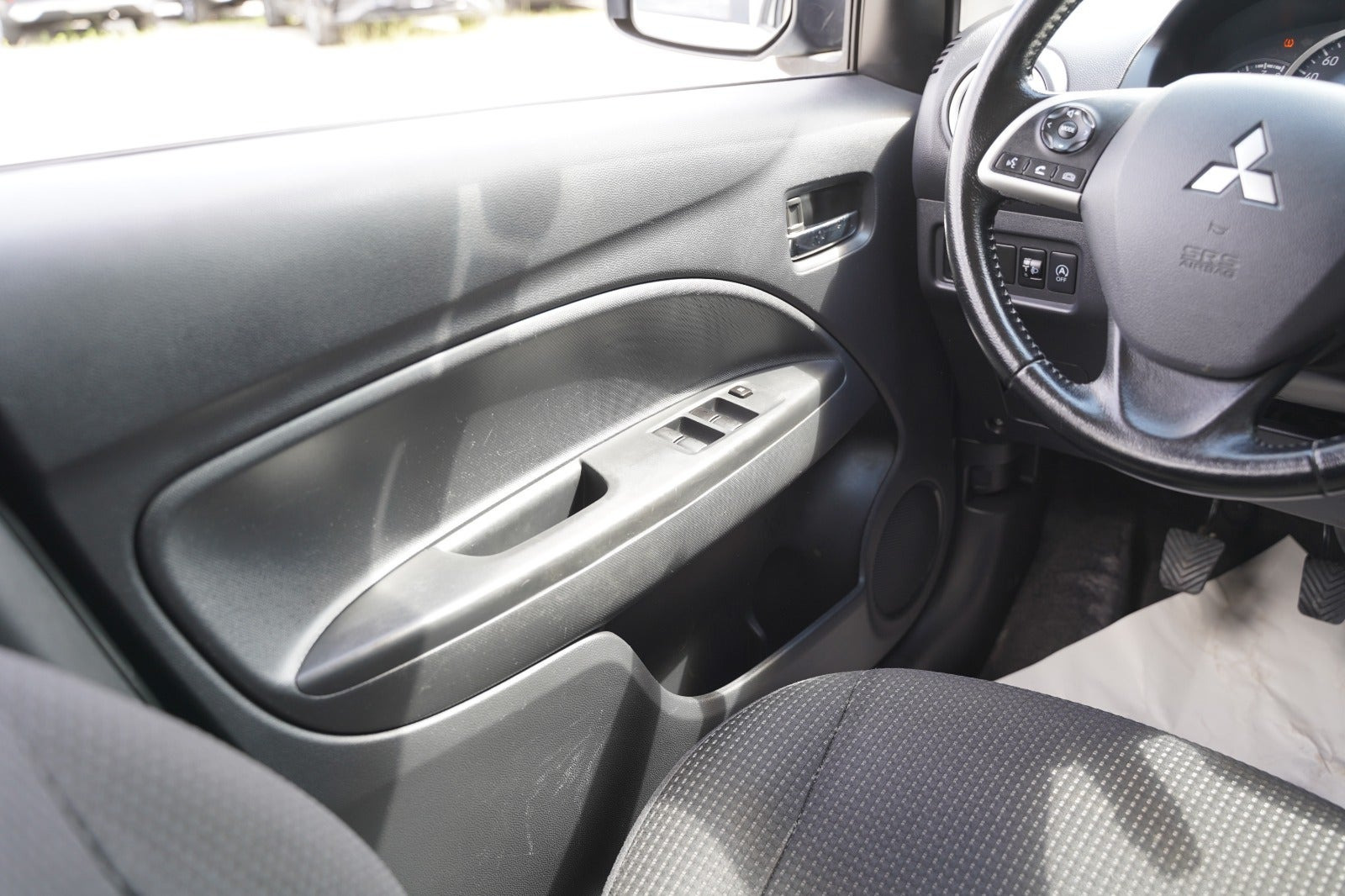 Hvid Mitsubishi Space Star fra 2015