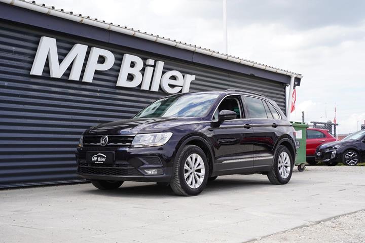 Sort VW Tiguan fra 2020 set udefra