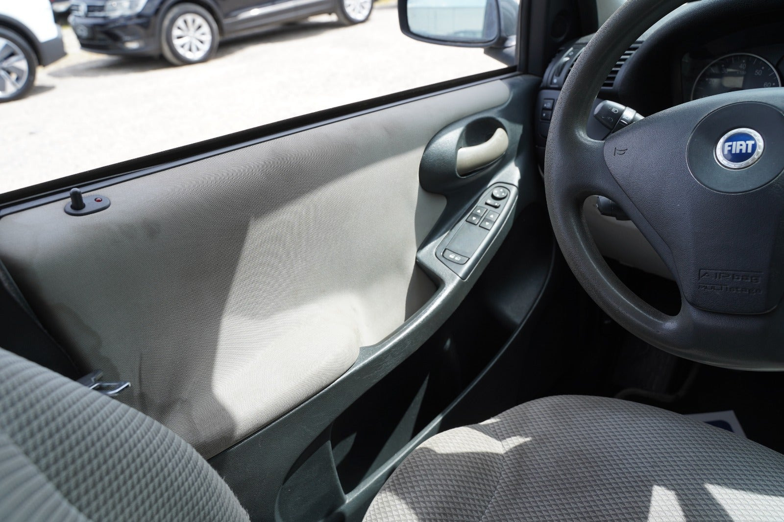 Grå Fiat Stilo fra 2005