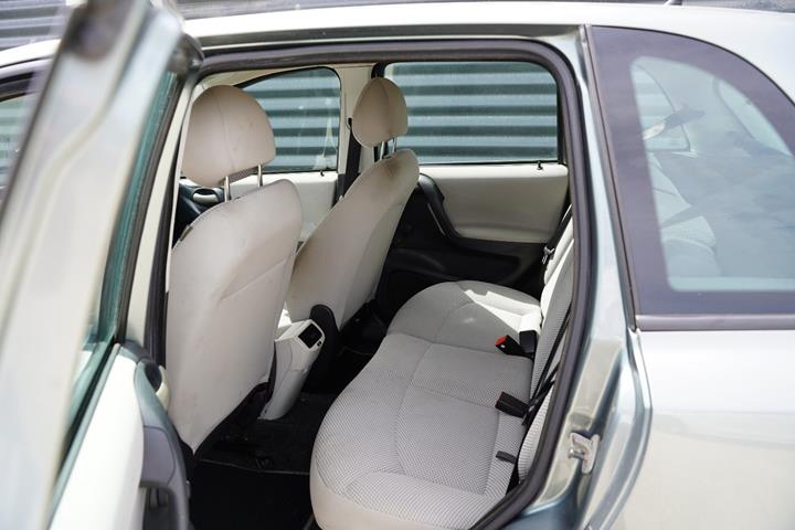 Grå Fiat Stilo fra 2005