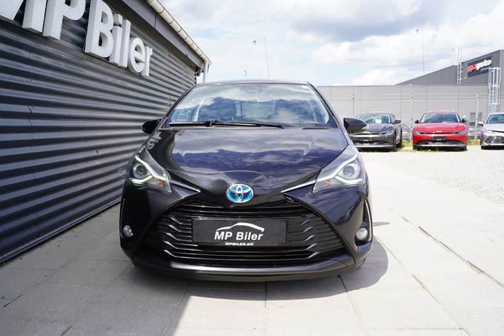 Grå Toyota Yaris fra 2019