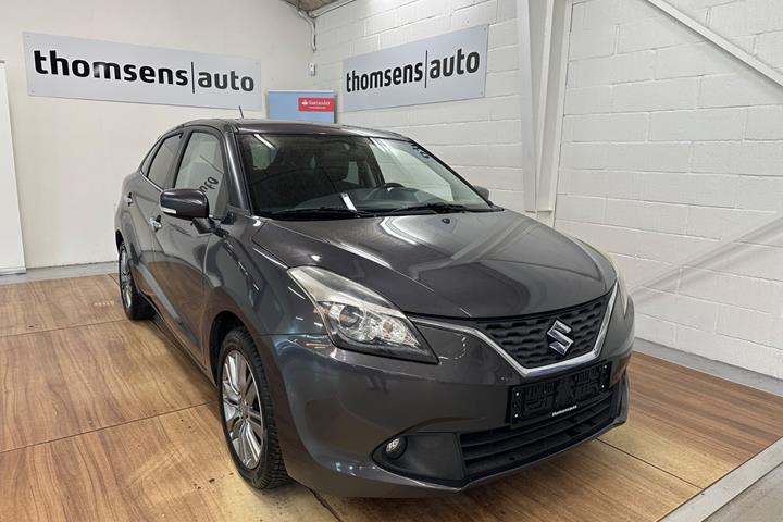 Grå Suzuki Baleno fra 2016 set udefra