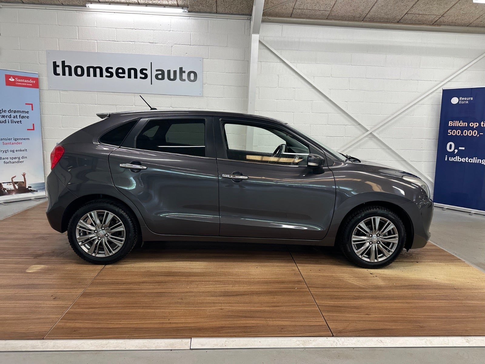 Grå Suzuki Baleno fra 2016